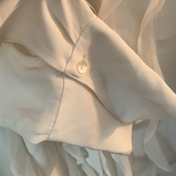 Chico’s Women’s Ruffled Creamy White Button Down Shirt Sz. 0 U.S. Size 4/6 - Picture 4 of 12